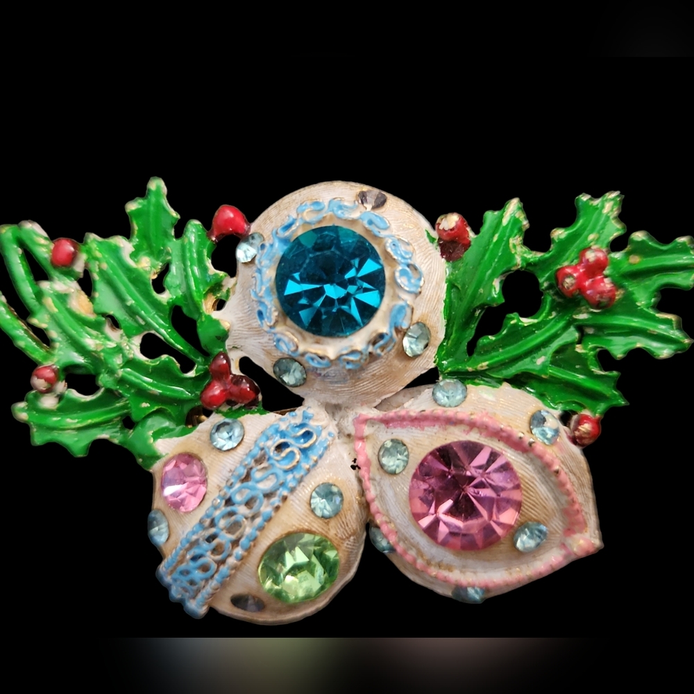 Vintage Brooch colorful holiday gold tone and colorful rhinestones